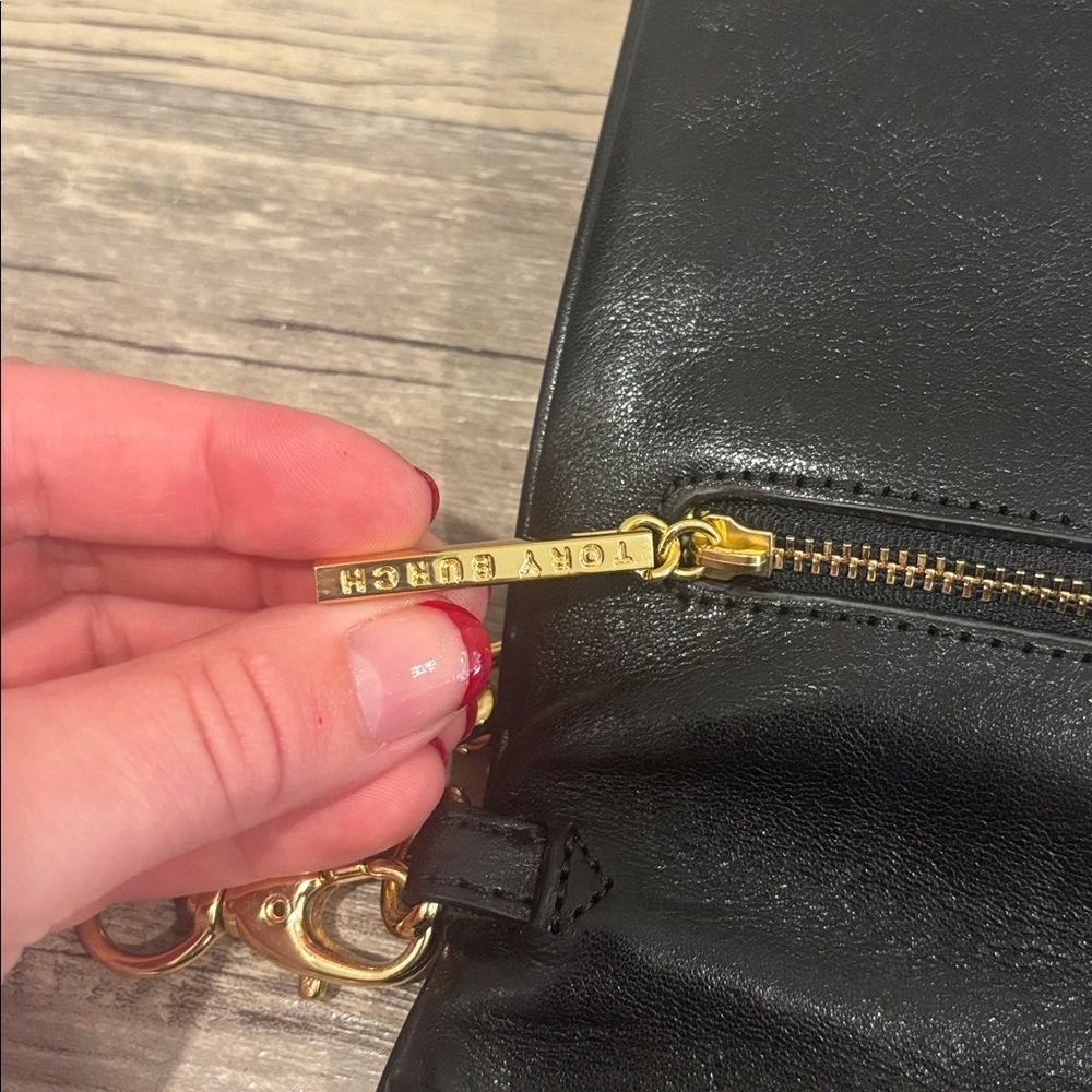 Tory Burch Bombe Reva leather clutch black with gold colored chain - Picture 5 of 12